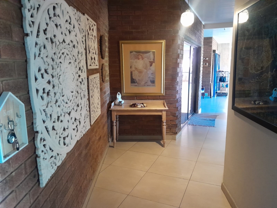 7 Bedroom Property for Sale in Safari Gardens North West